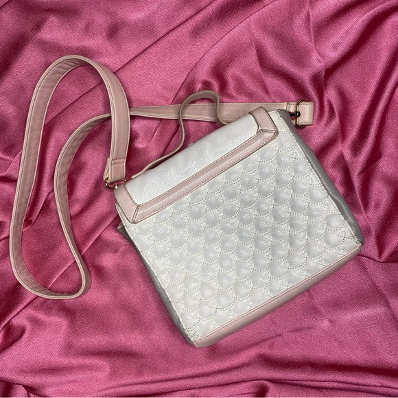 💖Betsey Johnson Floral Crossbody💖 - Picture 4 of 4